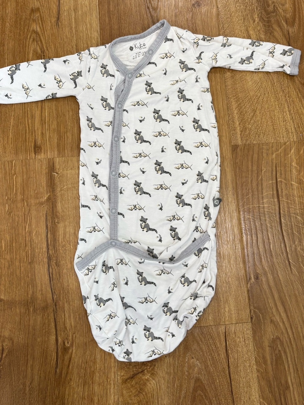 Kyte Baby Racoon Snap Gown 0-3 months